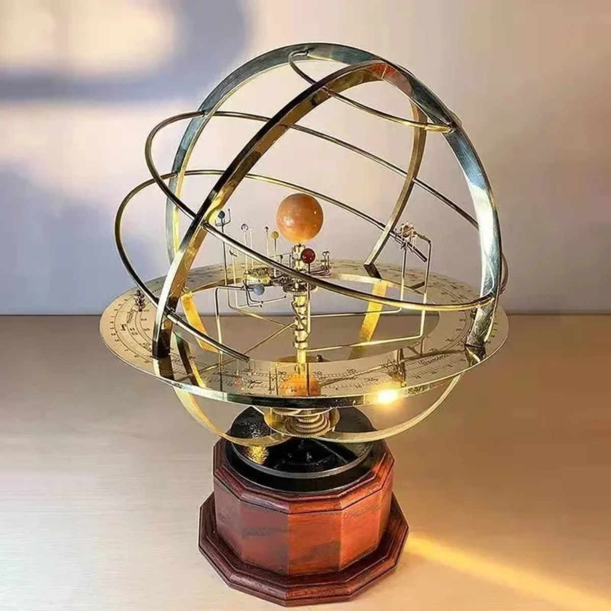 Solar System Orrery - โมเดลระบบสุริยะจักรวาลแบบกลไก ของตกแต่งโต๊ะทำงาน งานประติมากรรมโลหะเคลื่อนไหวได้ ของขวัญวิทยาศาสตร์ ของตกแต่งสำนักงาน ของสะสม